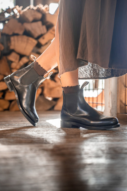 Lifestyle Women 8 image of Blundstone Women's Heritage #156 in Black