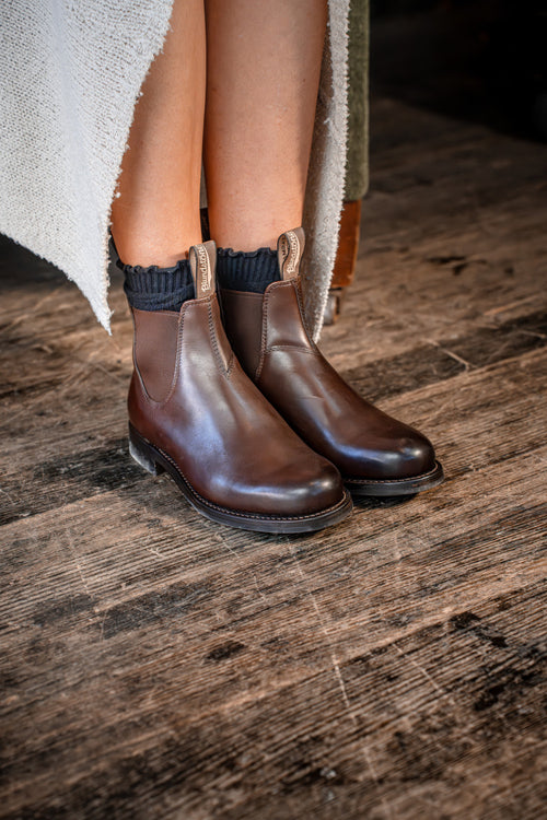 Lifestyle Women 2 image of Blundstone Women's Heritage #157 in Brown
