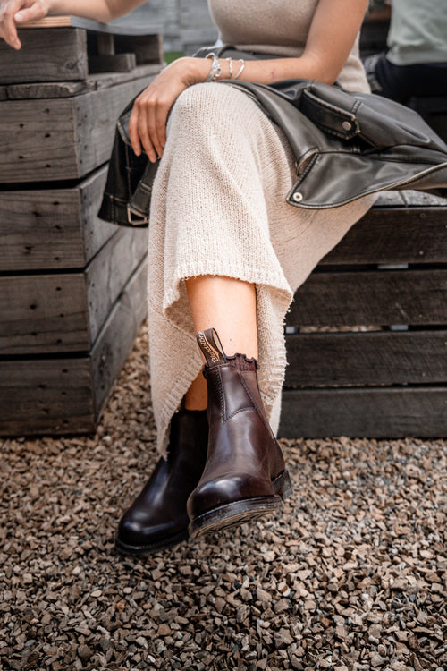 Lifestyle Women 3 image of Blundstone Women's Heritage #157 in Brown