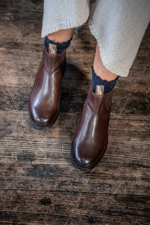 Lifestyle Women 9 image of Blundstone Women's Heritage #157 in Brown