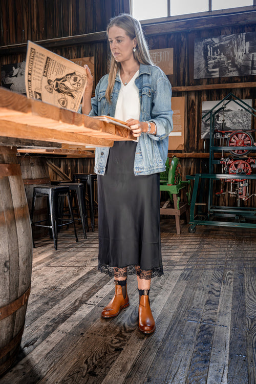 Lifestyle Women 6 image of Blundstone Women's Heritage #158 in Chestnut