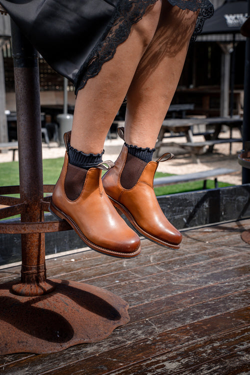 Lifestyle Women 8 image of Blundstone Women's Heritage #158 in Chestnut