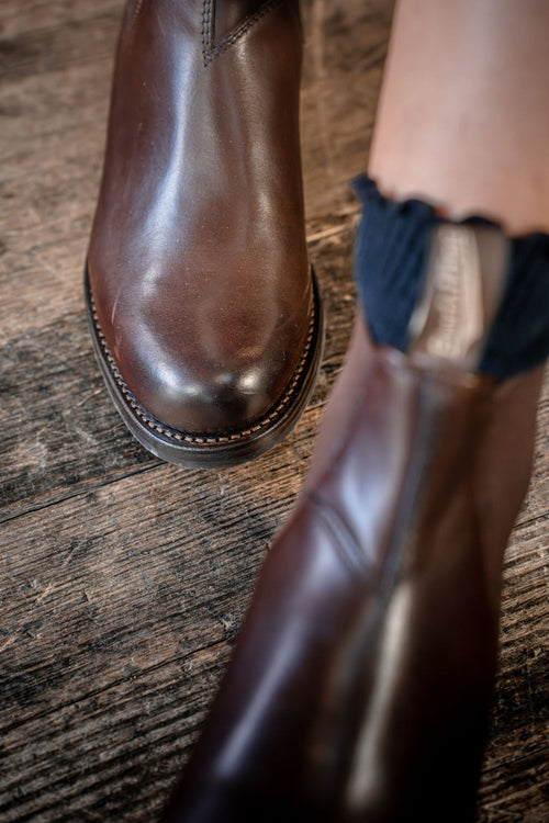 Lifestyle Women 4 image of Blundstone Women's Heritage #157 in Brown