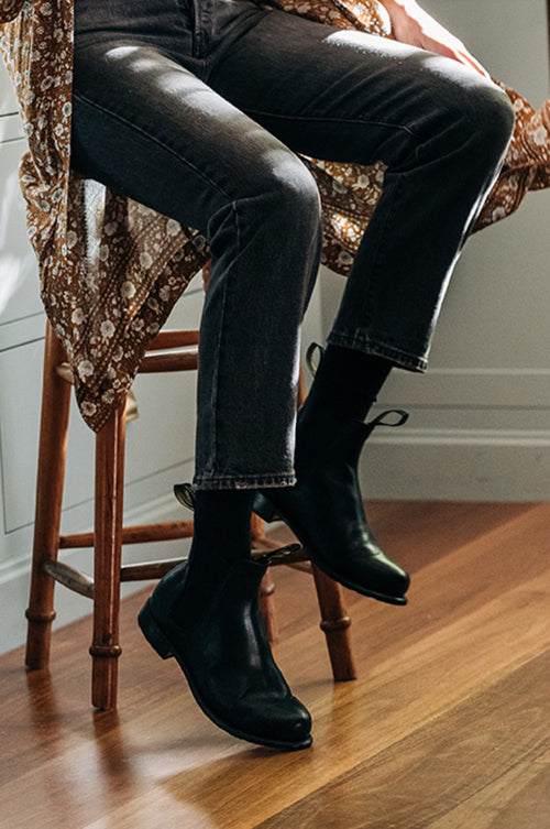 Lifestyle Women 10 image of Blundstone Women's Heritage #153 in Black