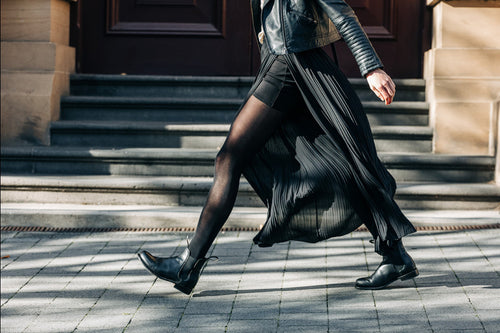 Lifestyle Women 6 image of Blundstone Women's Heritage #153 in Black