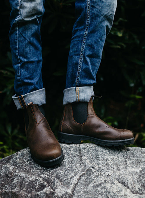 Lifestyle Men 1 image of Blundstone Men's Classics #1609 in Antique Brown