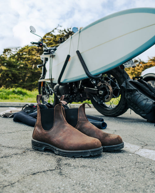 Lifestyle Men 4 image of Blundstone Men's Classics #1609 in Antique Brown