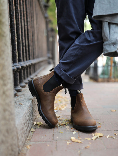 Lifestyle Men 5 image of Blundstone Men's Classics #1609 in Antique Brown