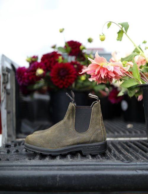 Lifestyle Women 5 image of Blundstone Women's Originals #1615 in Dark Olive