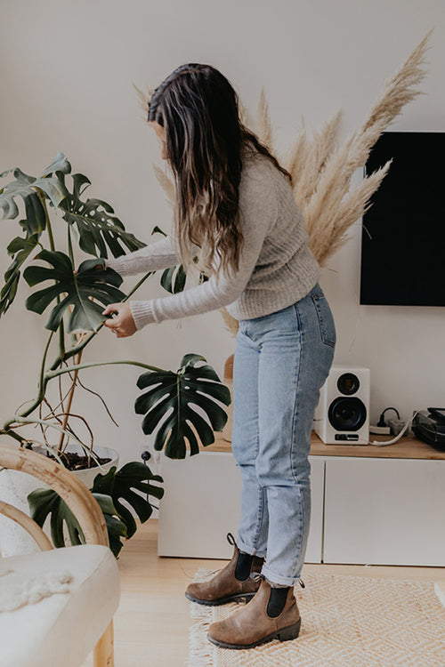 Lifestyle Women 4 image of Blundstone Women's Series #1673 in Antique Brown