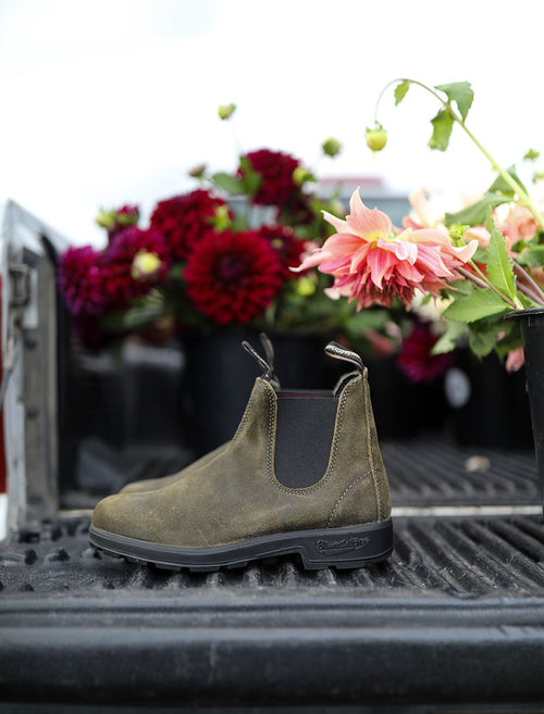 Lifestyle Women 5 image of Blundstone Women's Originals #1615 in Dark Olive