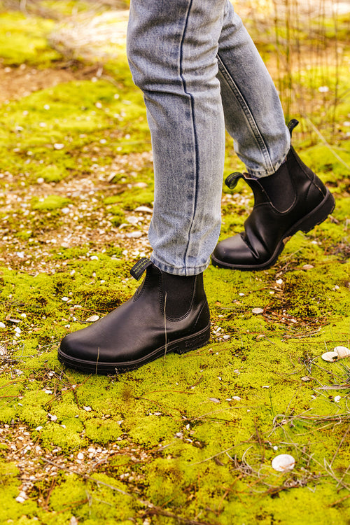 Lifestyle Women 3 image of Blundstone Women's Originals #2115 in Black
