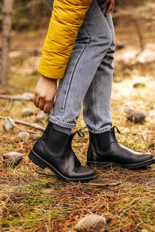 Lifestyle Women 5 image of Blundstone Women's Originals #2115 in Black