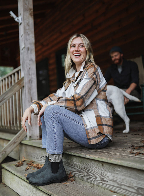 Lifestyle Women 6 image of Blundstone Women's Classics #587 in Rustic Black