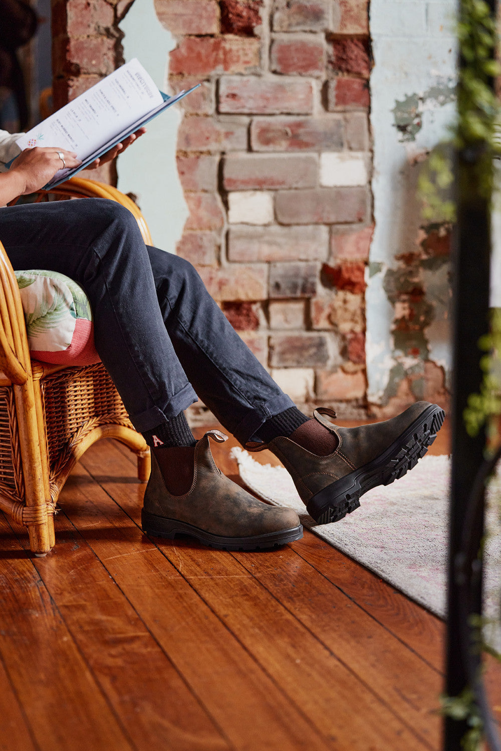 Blundstone 585 サイドゴアブーツ Rustic Brown UK4 Rustic Brown Premium Leather Chelsea Boots, Men's Classics 585