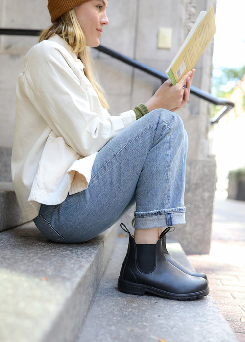Lifestyle Women 2 image of Blundstone Women's Originals #2115 in Black
