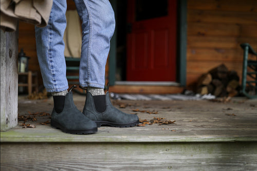 Lifestyle Women 8 image of Blundstone Women's Classics #587 in Rustic Black